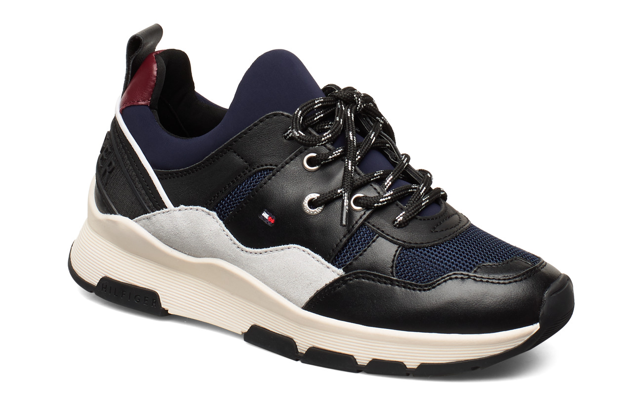 sporty chunky sneaker