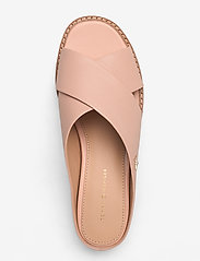 tommy hilfiger feminine leather low wedge