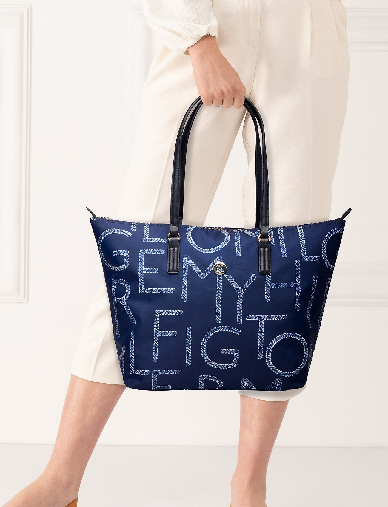 tommy hilfiger handbags outlet