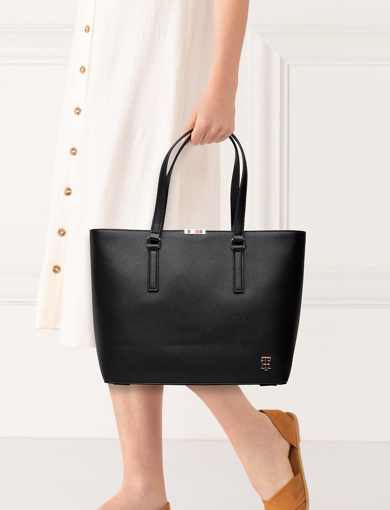 tommy hilfiger tote black