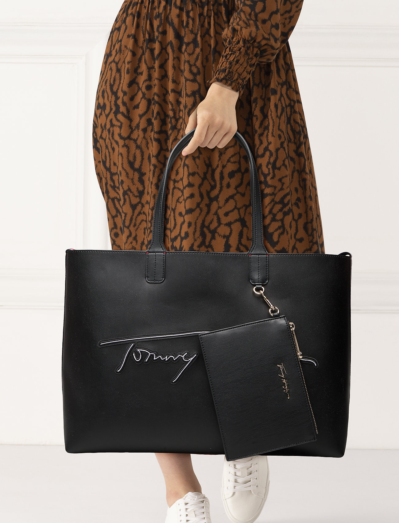 Iconic Tommy Tote Signature (Black 