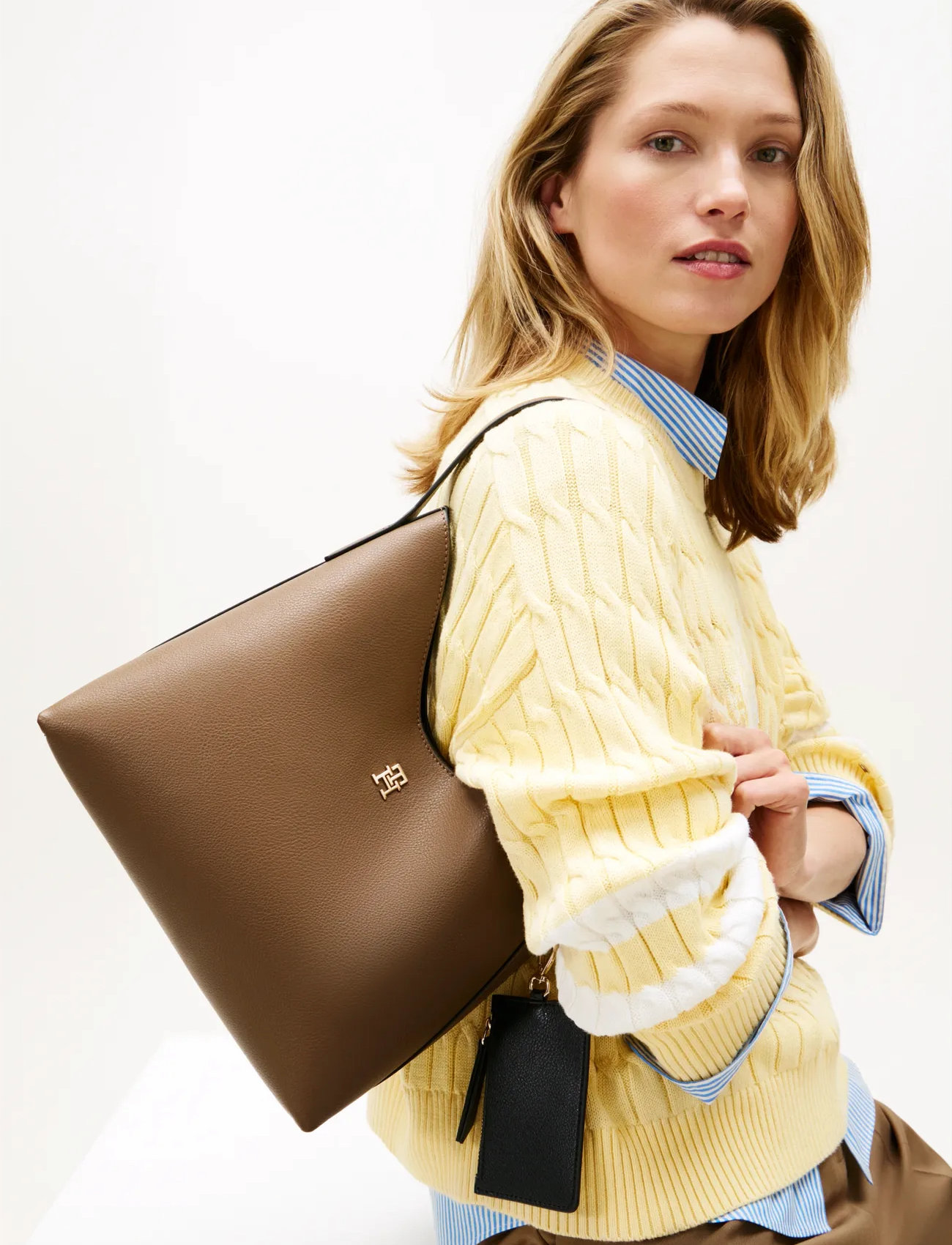 Tommy Hilfiger Th Icon Shoulder Bag, One Size, Brown, Tasker > Tasker Med Tophåndtag, Dame