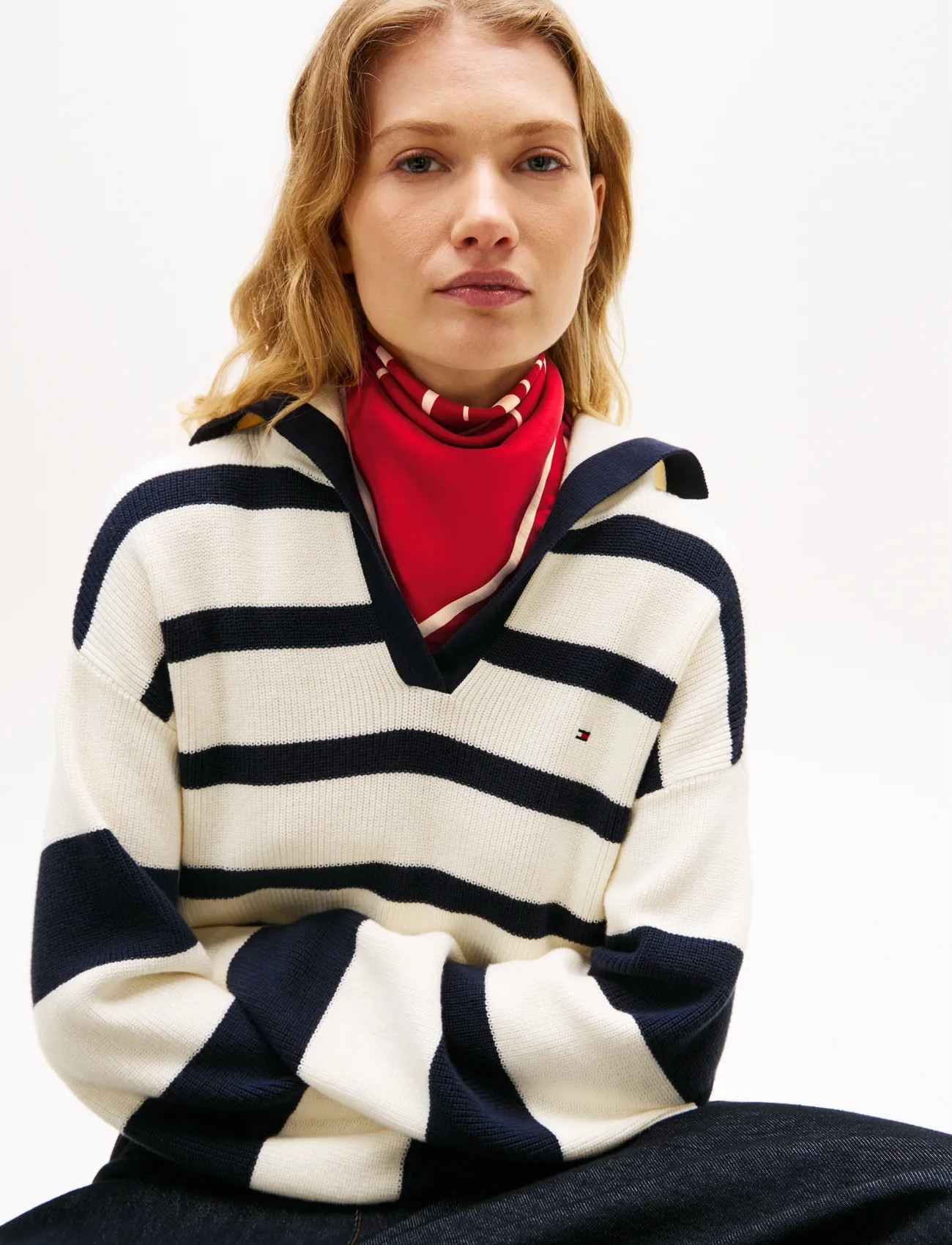 Tommy Hilfiger Tommy Script Silk Scarf, One Size, Red, Tørklæder > Letvægtstørklæder, Dame