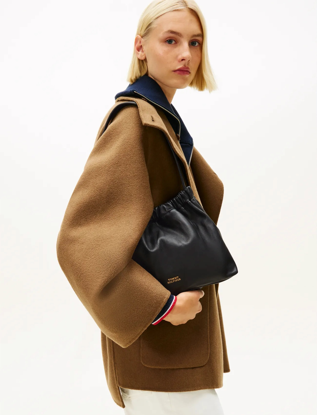 Tommy Hilfiger Soft Leather Shoulder Bag, One Size, Black, Tasker > Tasker Med Tophåndtag, Dame