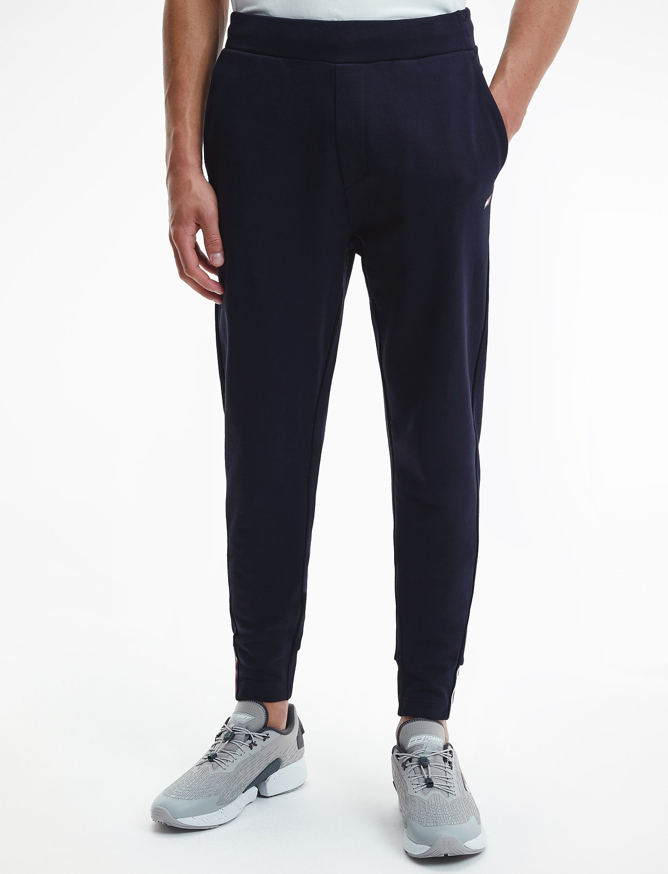 tommy hilfiger essential logo joggers