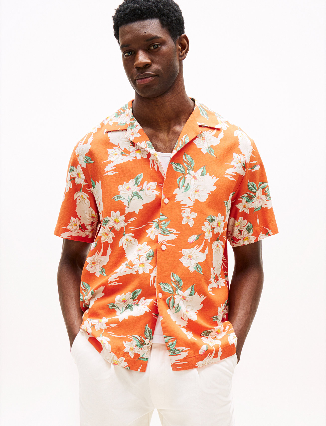Tommy Hilfiger Lightweight Floral Aop Ss Shirt, XL, Orange, Skjorter > Kortærmede Shirts, Herre