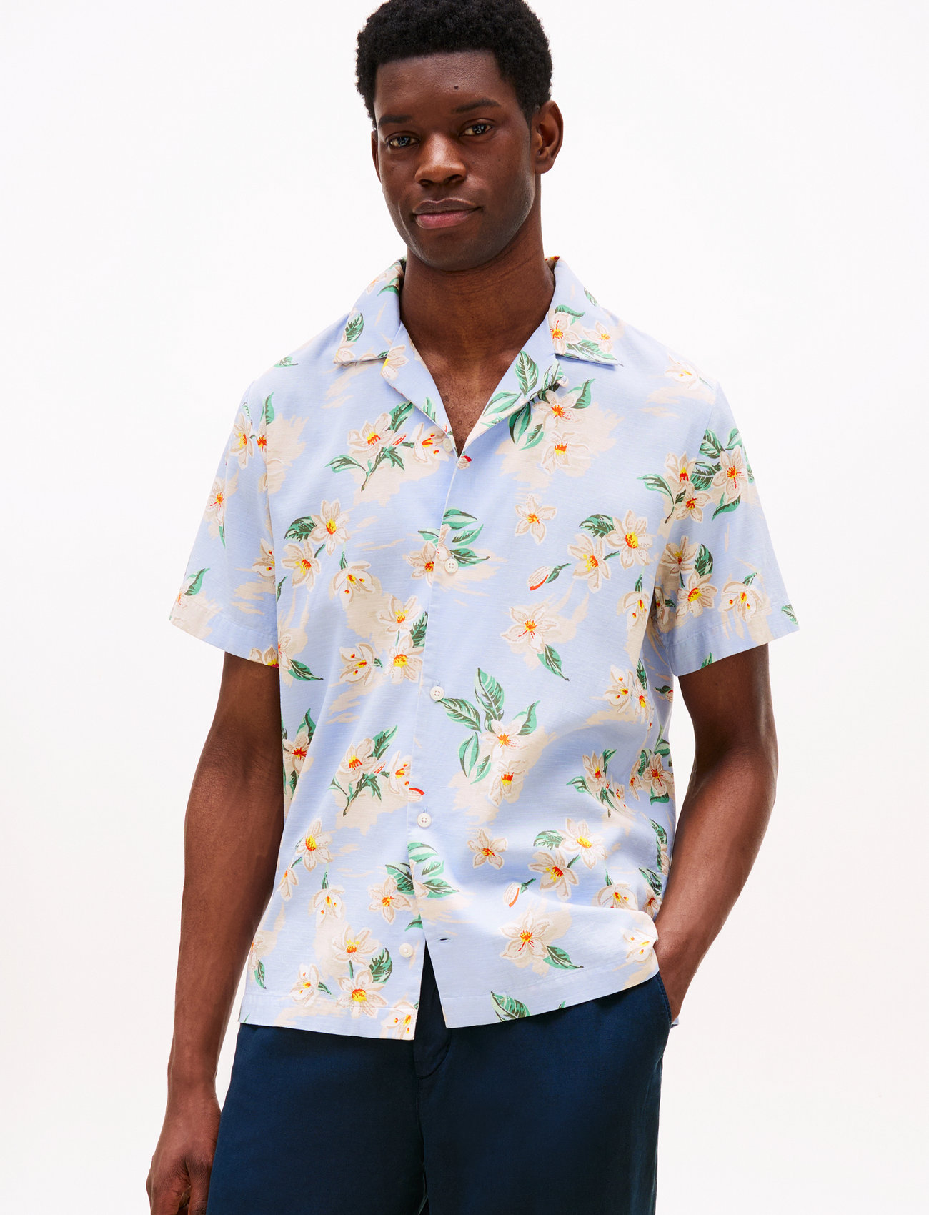 Tommy Hilfiger Lightweight Floral Aop Ss Shirt, L, Blue, Skjorter > Kortærmede Shirts, Herre