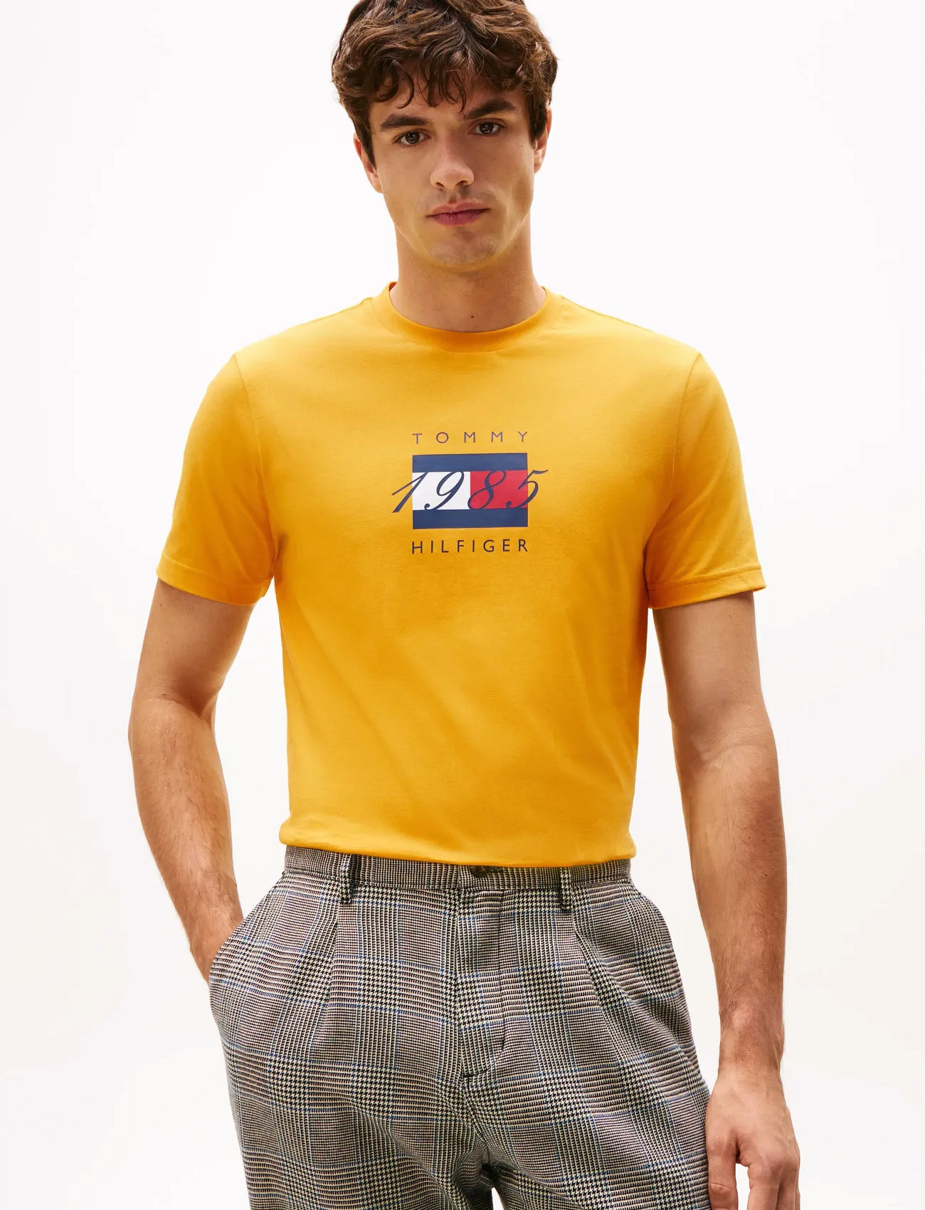 Tommy Hilfiger Linear Flag Graphic Tee, XL, Yellow, T-Shirts > Kortærmede, Herre