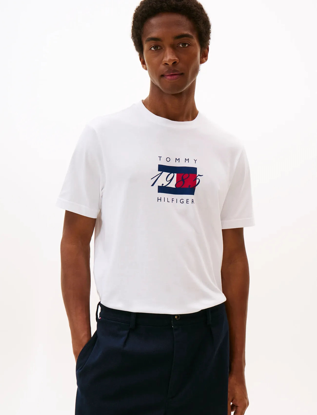 Tommy Hilfiger Linear Flag Graphic Tee, XL, White, T-Shirts > Kortærmede, Herre