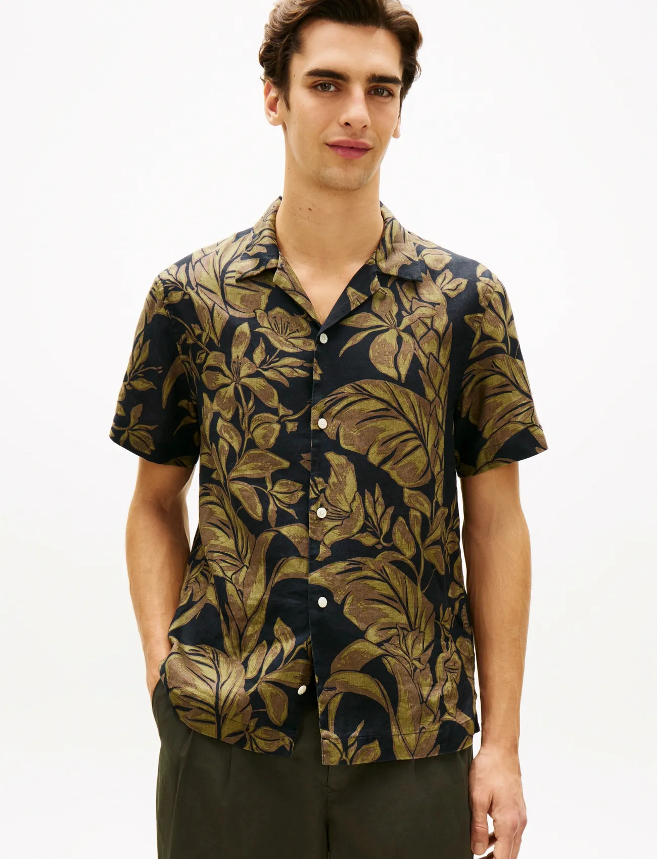 Tommy Hilfiger Linen Floral Aop Ss Rf 1/2, S, Black, Skjorter > Kortærmede Shirts, Herre