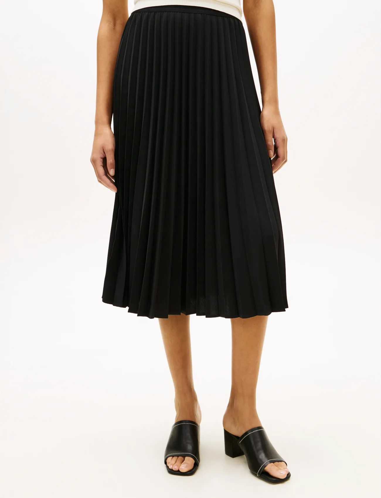 Tommy Hilfiger Fluid Pleated Pull On Midi Skirt, 44, Black, Nederdele > Plisserede Nederdele, Dame