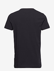 core stretch slim cneck tee