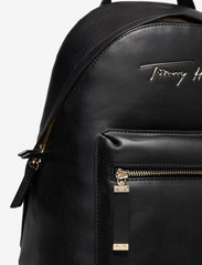 iconic tommy backpack