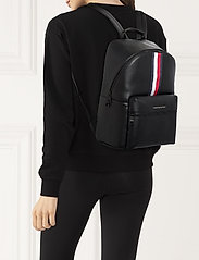 tommy hilfiger metro backpack