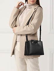 tommy hilfiger core med satchel