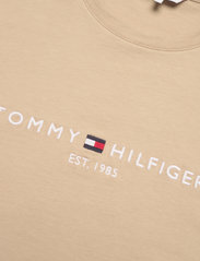 Tommy Hilfiger - TH ESS HILFIGER C-NK REG TEE SS - t-krekli - beige - 2