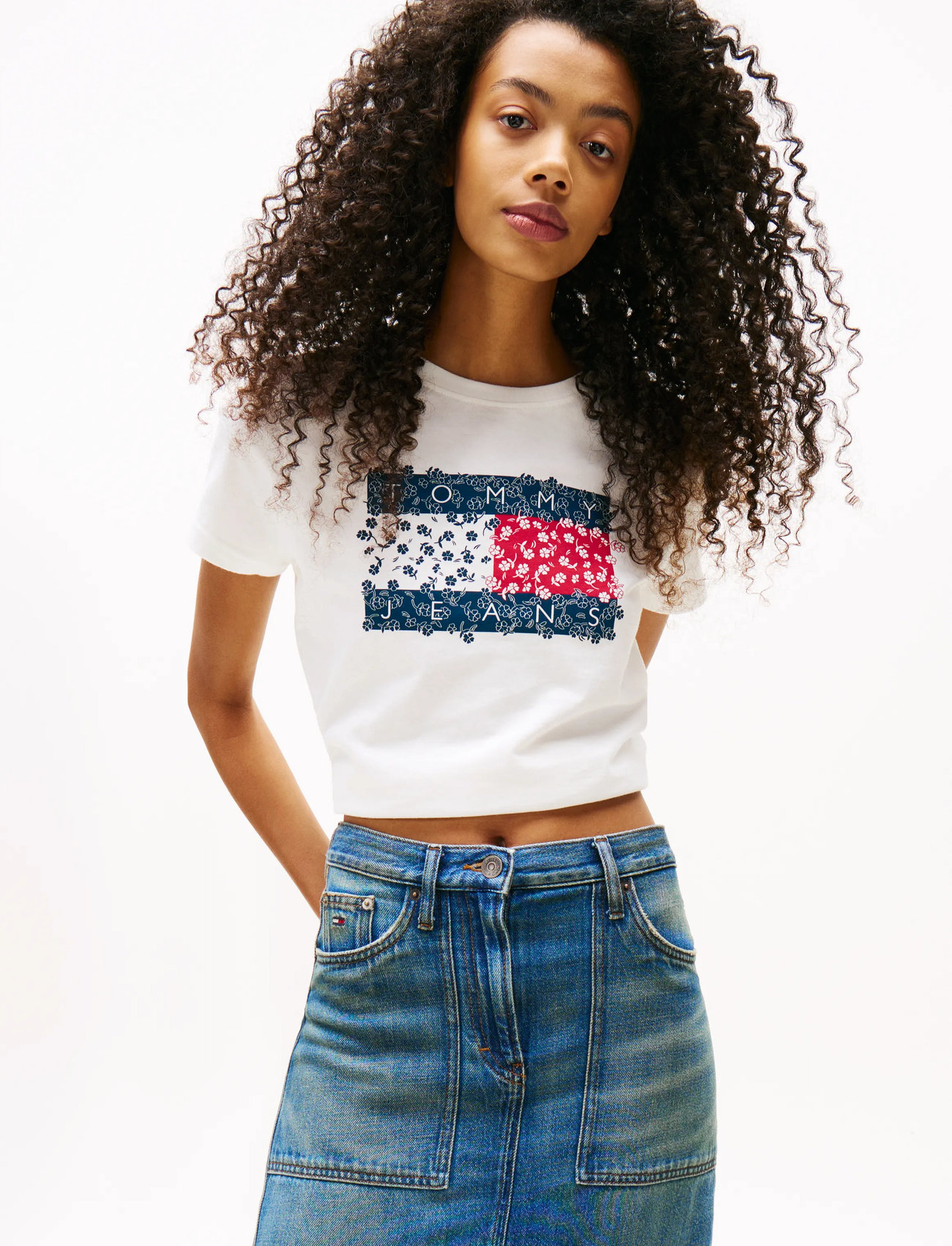 Tommy Jeans Tjw Reg Floral Flag Tee, XS, White, T-Shirts & Toppe > Kortærmede, Dame