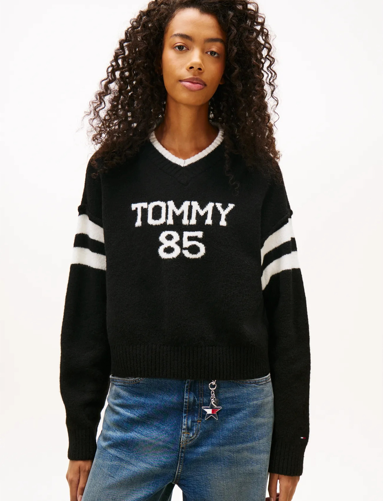 Tommy Jeans Tjw Tommy 85 Varsity Sweater Ext, L, Black, Strik > Trøjer, Dame