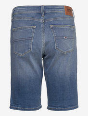 Tommy Jeans - MR DNM BERMUDA BF0231 - denim shorts - denim medium - 1