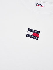 Tommy Jeans - TJW TOMMY CENTER BADGE TEE - t-shirts - white - 2