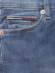 Tommy Jeans - MR DNM BERMUDA BF0231 - denim shorts - denim medium - 2