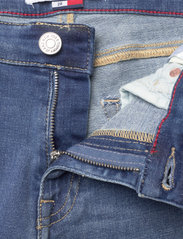 Tommy Jeans - MR DNM BERMUDA BF0231 - denim shorts - denim medium - 3
