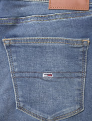 Tommy Jeans - MR DNM BERMUDA BF0231 - denim shorts - denim medium - 4