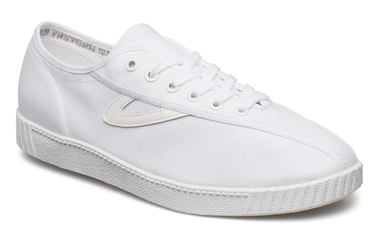 white canvas tretorns