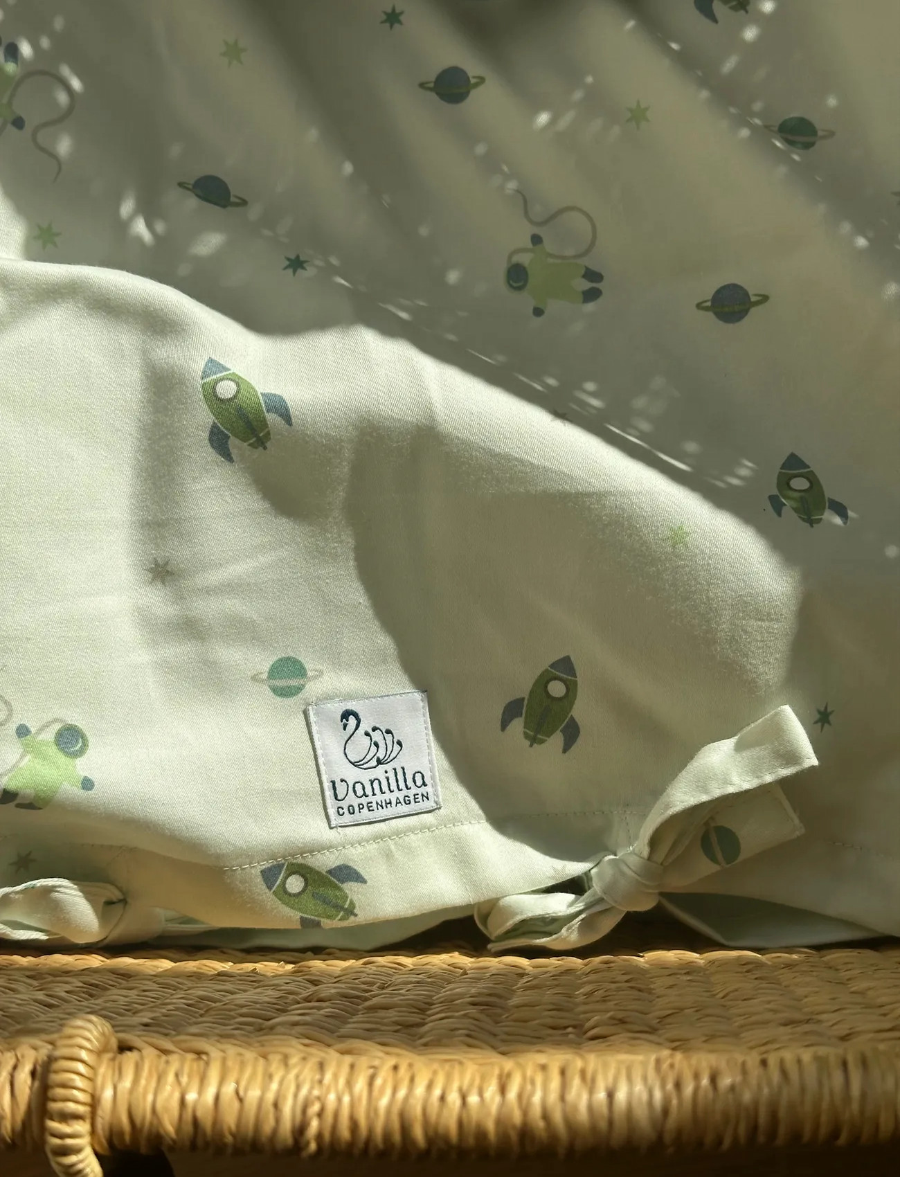 Vanilla Copenhagen Sengetøj - Baby - Space, 70X 100 cm/40X 45 cm, Green, Søvntid > Sengesæt, Børn