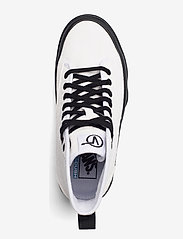 VANS - UA Sentry WC - sneakers - (suede) true white/black - 3