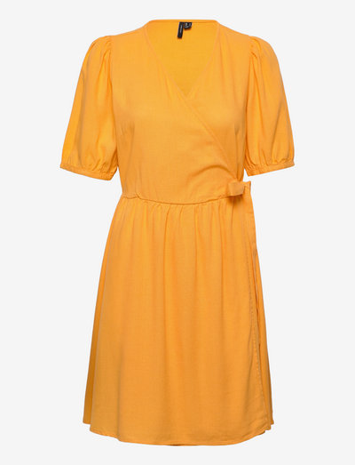 VMJESMILO 2/4 WRP SHORT DRESS WVN GA - sommerkjoler - amber yellow