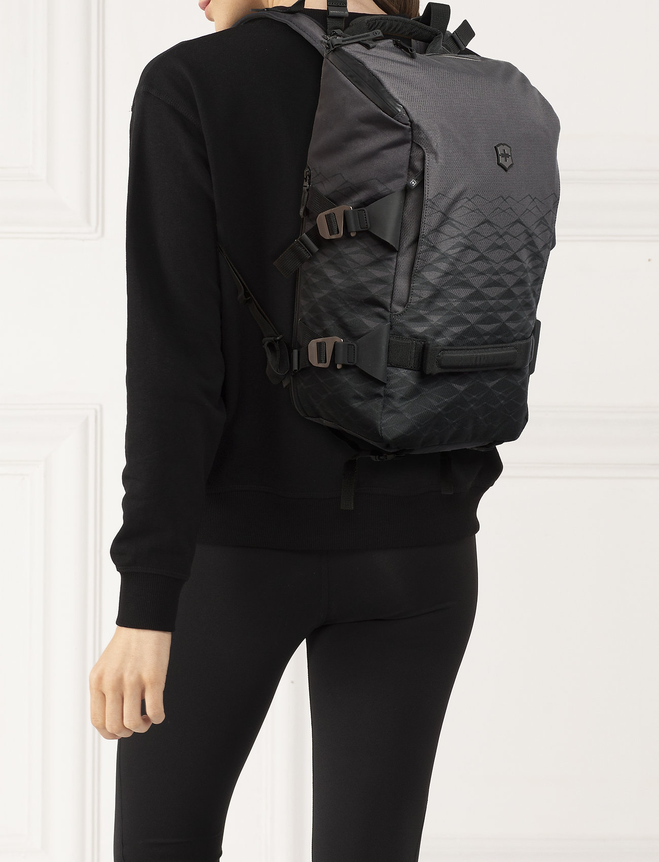 victorinox touring backpack