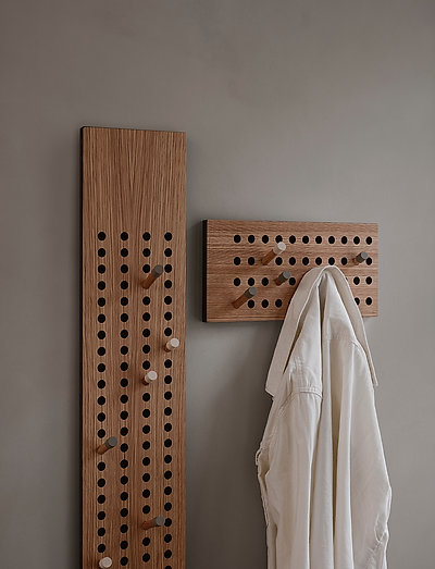 Scoreboard Small, Horizontal - knager & knagerækker - fsc oak veneer, dots with upcycled plastic