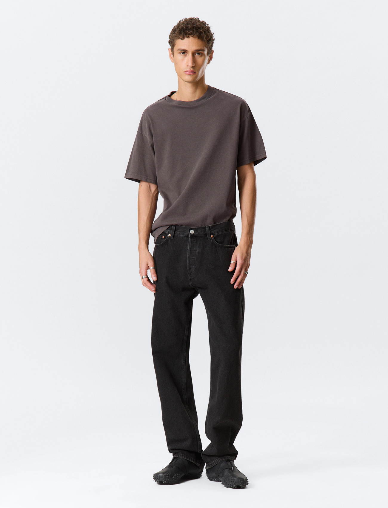 Weekday Space Mid Rise Relaxed Straight Leg Jeans, 30 x 32, Black, Jeans > Almindelige, Herre