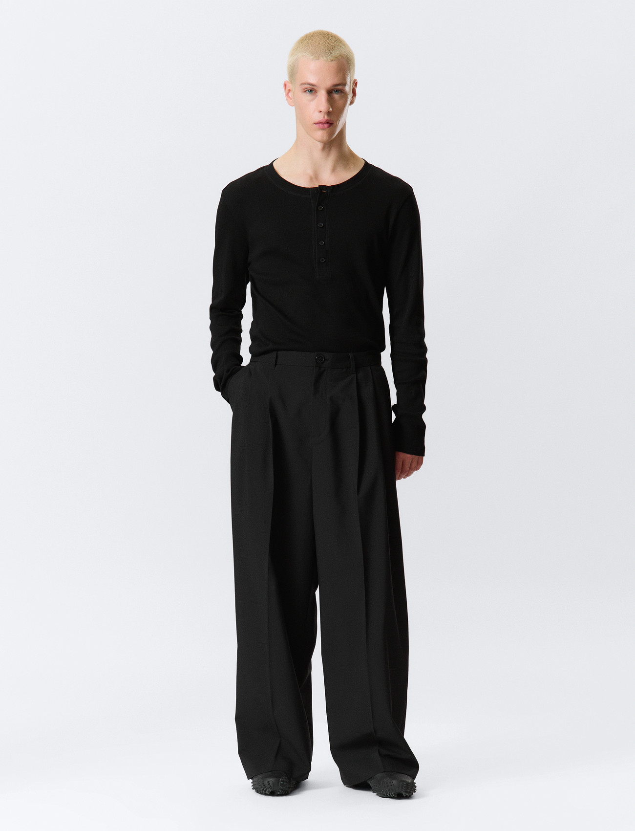 Weekday Nate Loose Fit Pleated Suit Trousers, 50, Black, Bukser > Formelle Bukser, Herre