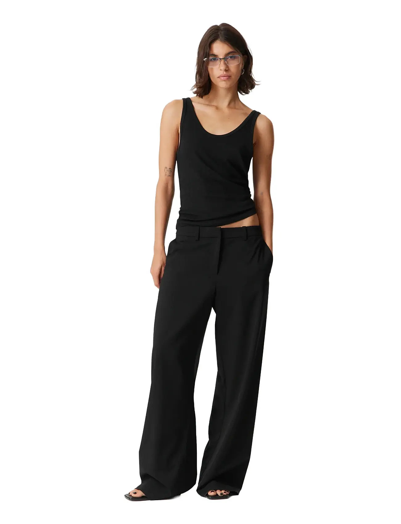 Weekday Low-Waisted Loose Fit Suit Trousers, 44, Black, Bukser > Brede Ben, Dame