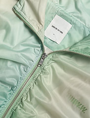 Silke Track Jacket (Green Aop) (1550 kr) Wood Wood Köp Wood Wood Silke Track Jacket Green | Jackor