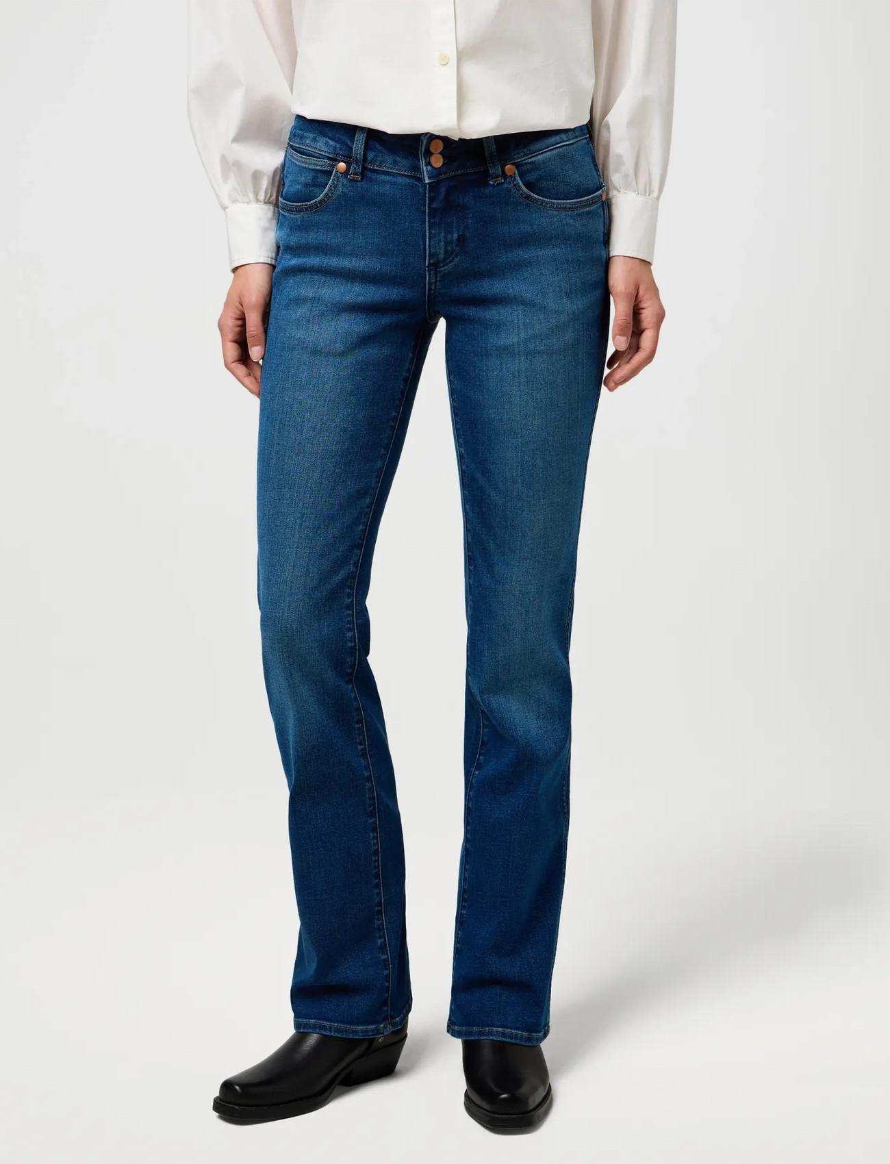 Wrangler Low Rise Bold Boot, 29 x 30, Blue, Jeans > Boot Cut, Dame