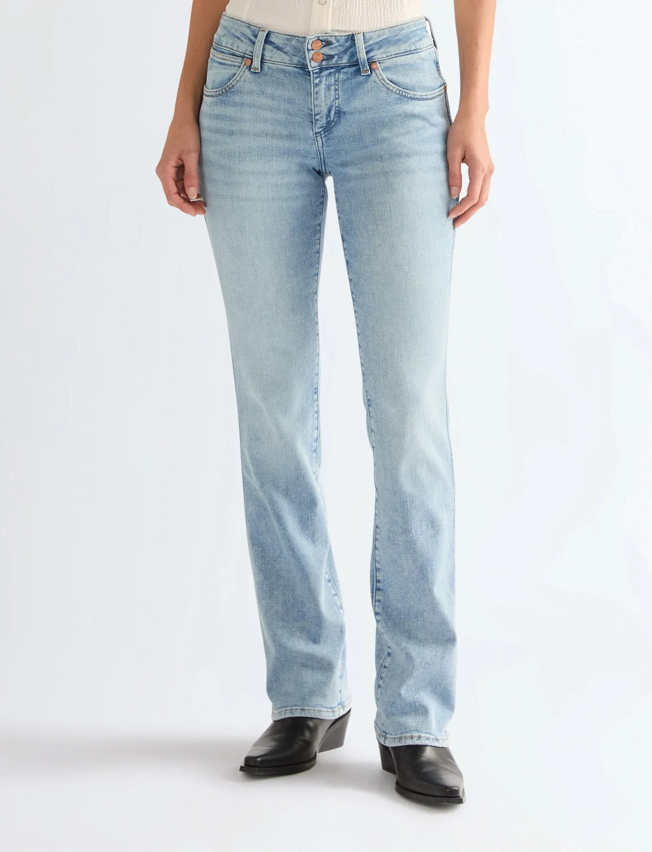 Wrangler Low Rise Bold Boot, 27 x 30, Blue, Jeans > Boot Cut, Dame