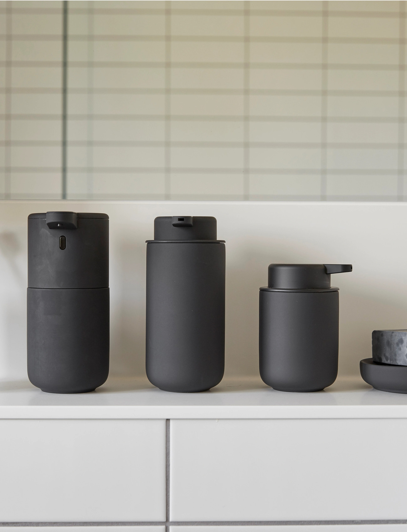 Zone Denmark Sæbedispenser Ume Black H19, One Size, Black, Badeværelsesinteriør > Sæbepumper Og Sæbekopper, Unisex