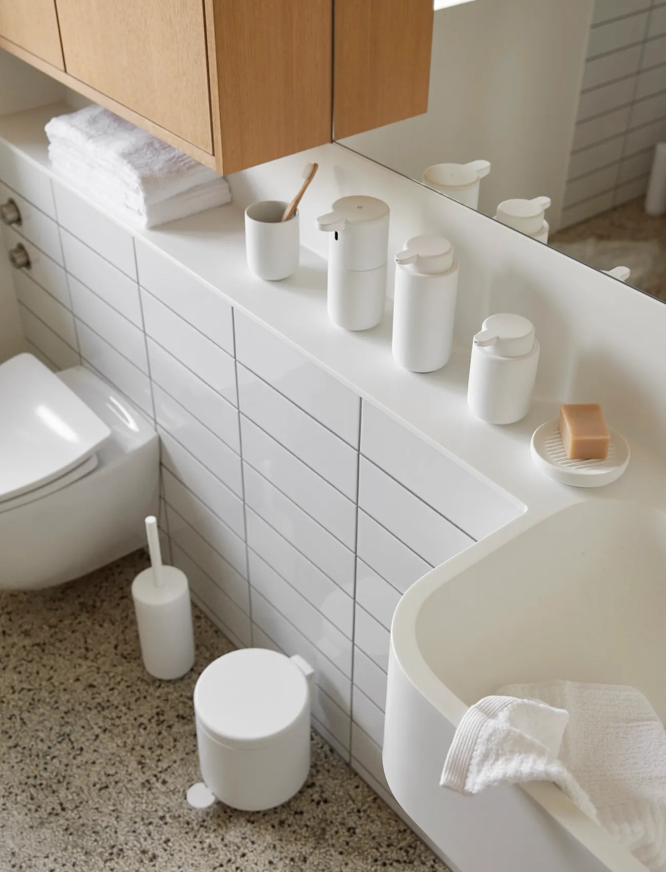 Zone Denmark Sæbedispenser Ume White H19, One Size, White, Badeværelsesinteriør > Sæbepumper Og Sæbekopper, Unisex