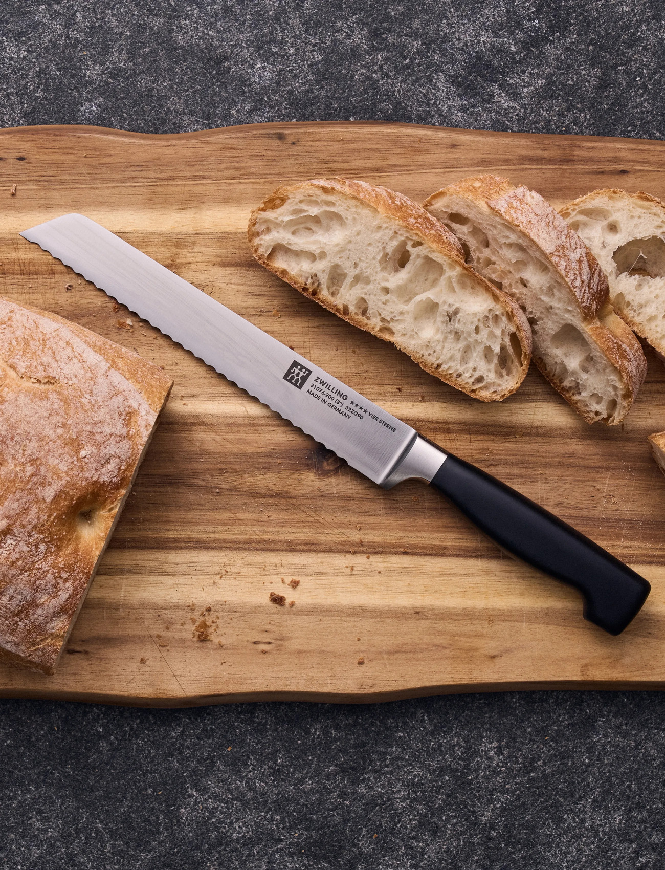 Zwilling Brödkniv Four Star 20 cm, One Size, Black, Knive Og Tilbehør > Brødknive, Unisex