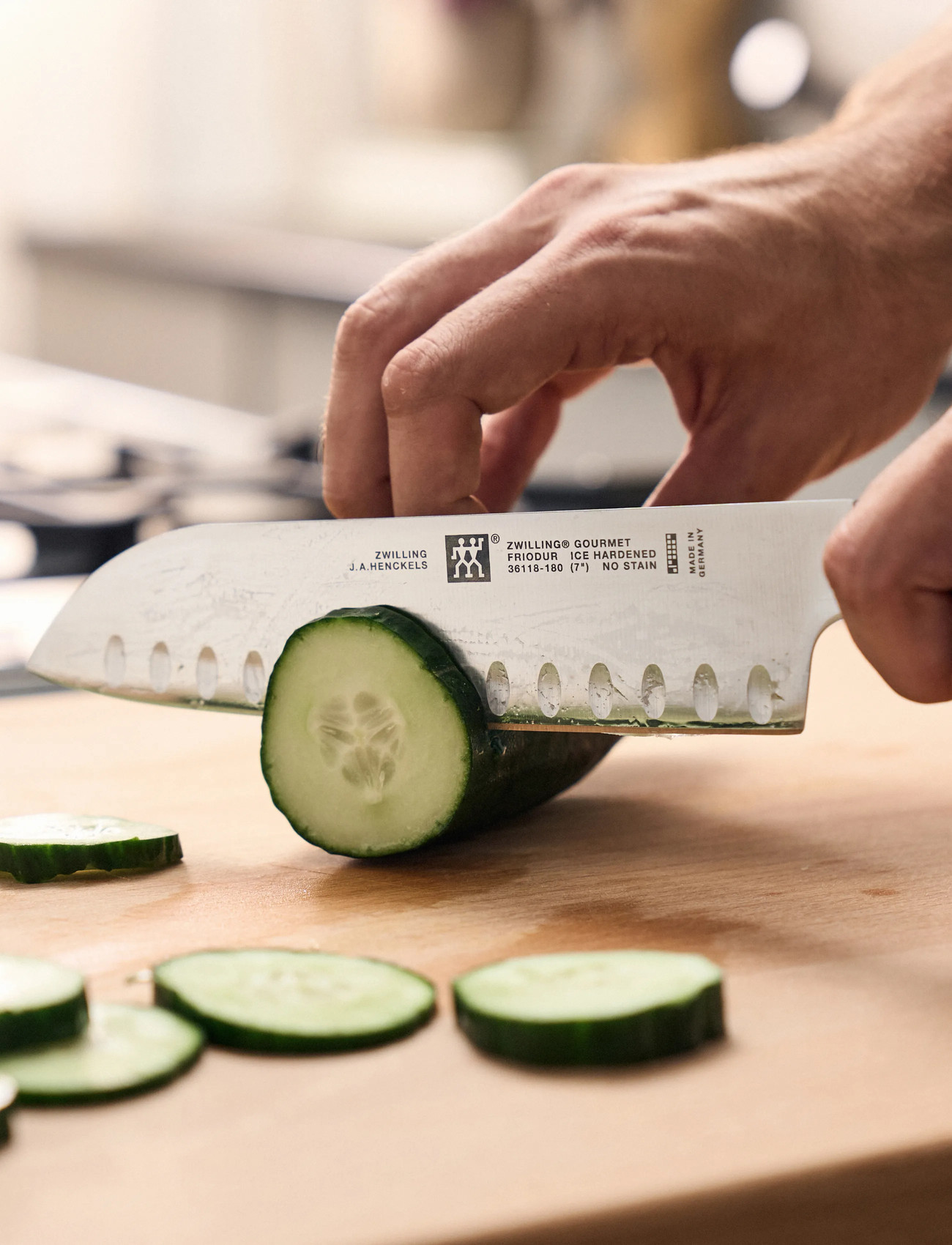 Zwilling Santoku Japanese Chef's Knife, L:18 cm, Black, Knive Og Tilbehør > Santokuknive, Unisex